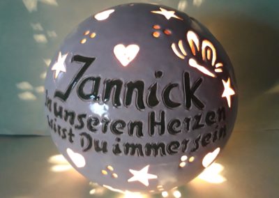 Gedenklampe aus Ton