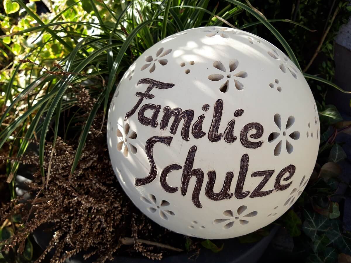 Gechenkidee zur Hochzeit: Eine Lampe mit Gravur aus Ton